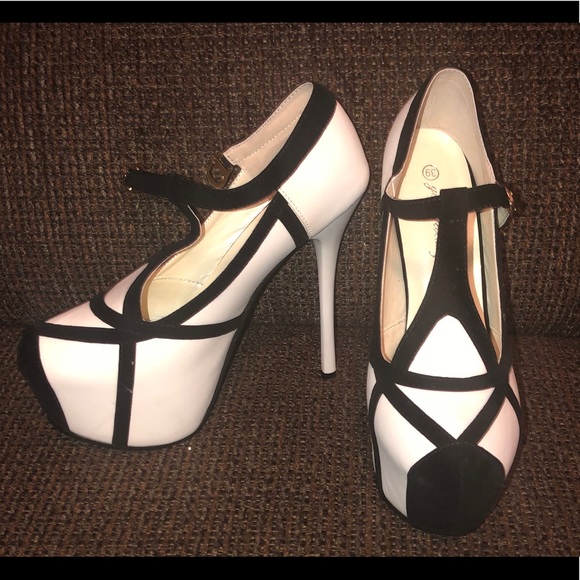 Shoes, Heels - Picture 1 of 8